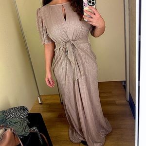 Beautiful 😍 Adrianna Papell wedding guest mauve pink dress. Size 18